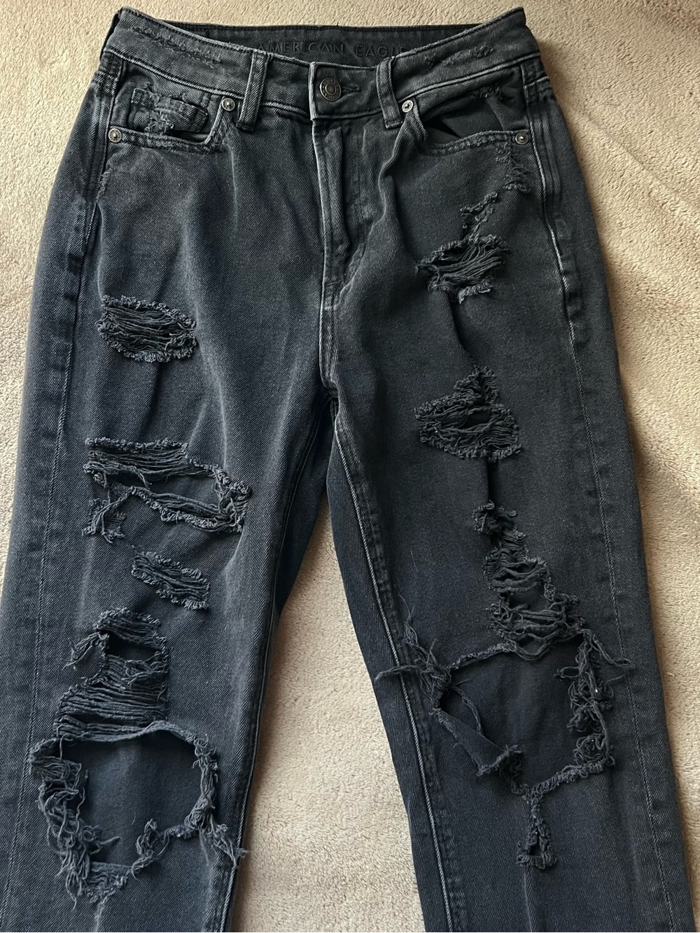 American Eagle 90s Mom Jeans Women’s Size 0 Distressed Black Denim Ripped Grunge